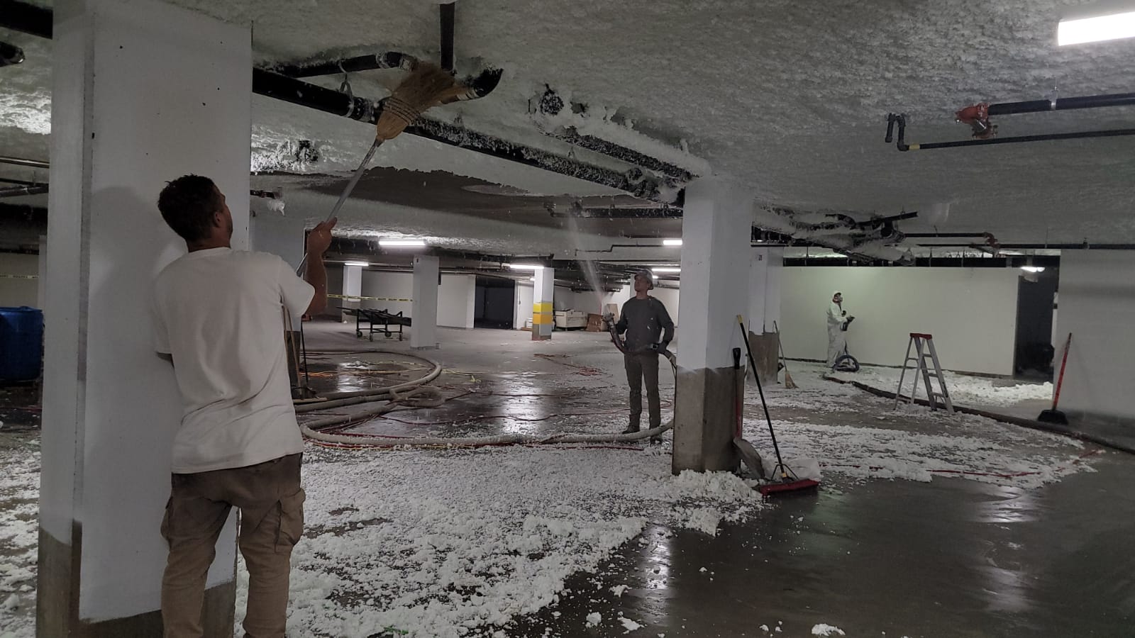 Professional Monoglass spray insulation application